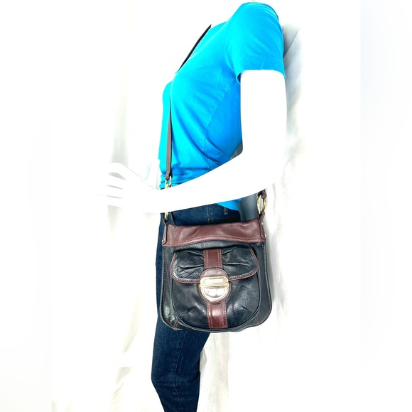 B Makowsky Black Leather Small Shoulder Crossbody Bag Brown Accents Push Lock - Picture 2 of 10